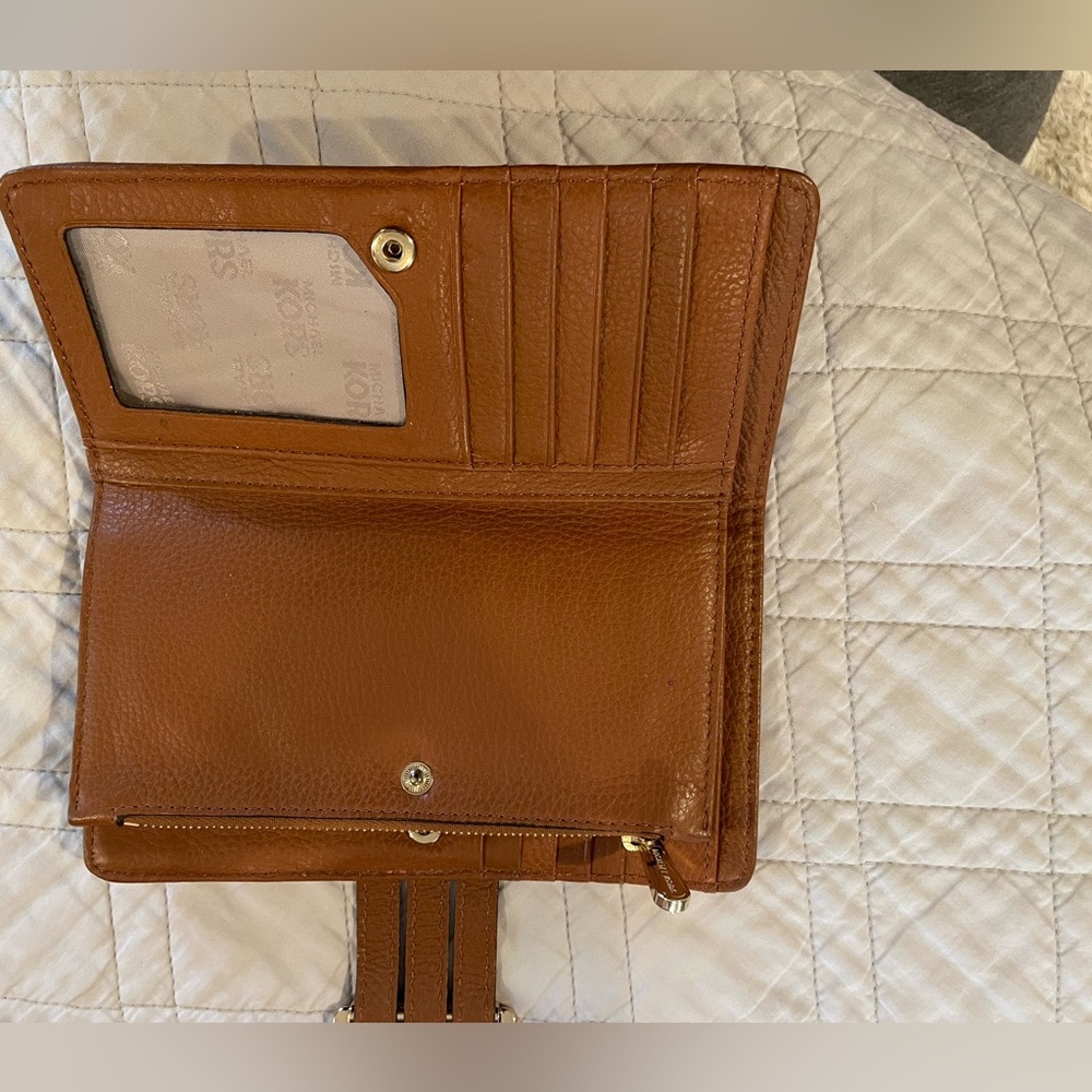 Beautiful authentic rich brown Michael Kors wallet-just used a few times - Picture 3 of 5